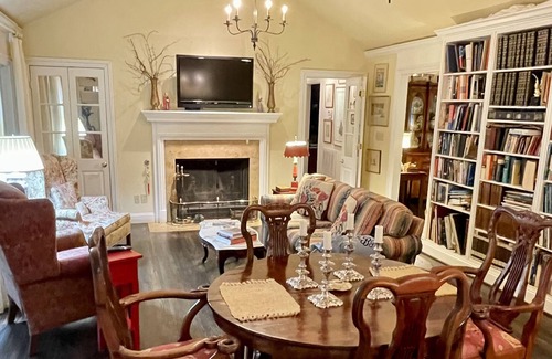 Crestline Heights Cottage | Cottage - Central location -Great for small family and friends. DISCOUNTS AVAIL!