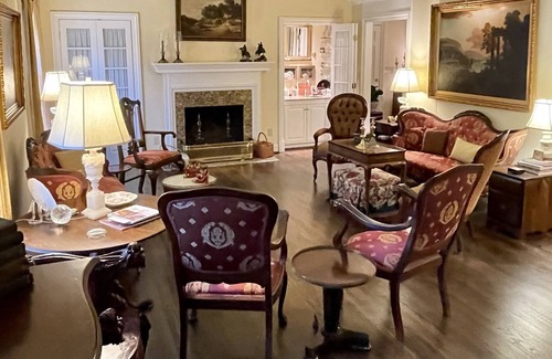 Crestline Heights Cottage | Cottage - Central location -Great for small family and friends. DISCOUNTS AVAIL!