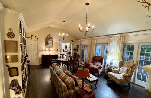 Crestline Heights Cottage | Cottage - Central location -Great for small family and friends. DISCOUNTS AVAIL!