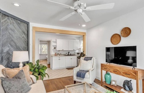 Easley House | ~Cottage Chic~ Monthly Rental 2min to DT Easley!