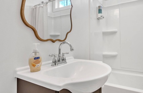 Easley House | Cottage Chic~ Monthly Rental 2min to DT Easley!