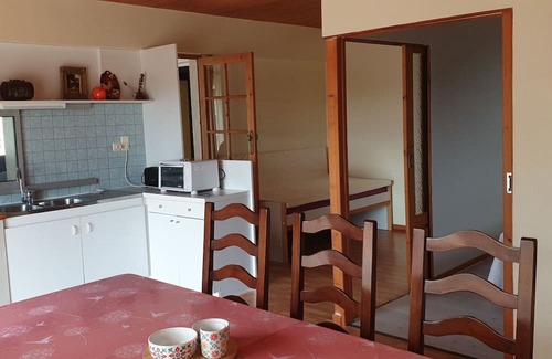 Camelas Cottage | Cottage 'Dels Ocells' with Sea View, Shared Pool and Wi-Fi