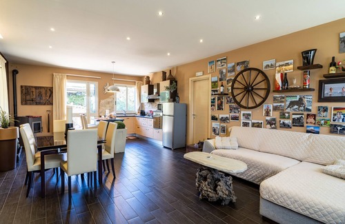 Piedimonte Etneo House | Cottage 'Etna Ranch' with Wi-Fi, Garden & Air Conditioning