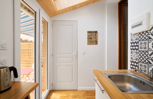 Eyliac Cottage | Cottage 'À L'envol' with Private Terrace and Shared Garden