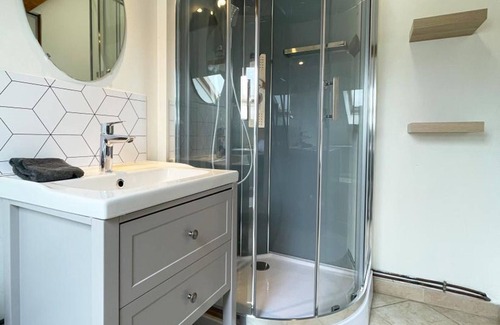 La Trinite-des-Laitiers Cottage | Cottage in Normandy with WIFI and Pets Allowed, Near the Forest