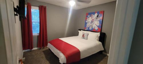 Gracewood House | Cottage Getaway in Martinez Charming 3-Bedroom Retreat with WiFi and AC, Perfect for Your Next Stay