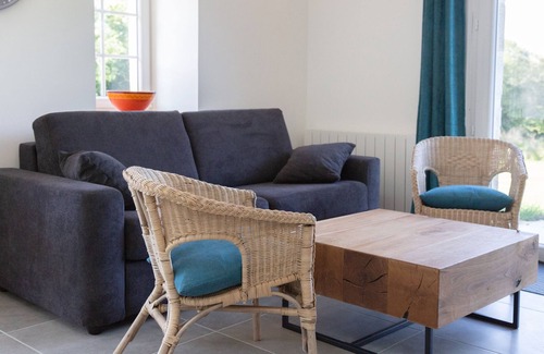 Landrevarzec House | Cottage 'Gite De Charme 8 Pers Tout Neuf' with Shared Terrace and Shared Garden