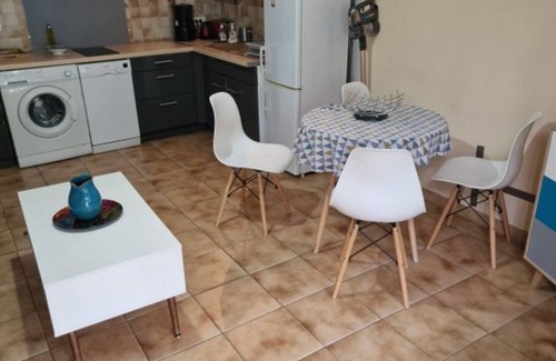Mouries House | Cottage 'Gite L'Embellido' with Private Terrace, Wi-Fi and Air Conditioning