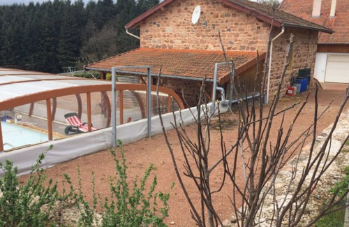 Sevelinges House | Cottage 'Gite Les Cerisiers' with Private Terrace, Private Garden and Wi-Fi