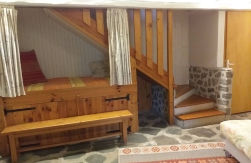 Yssingeaux House | Cottage house in hamlet in the countryside in AUvergne