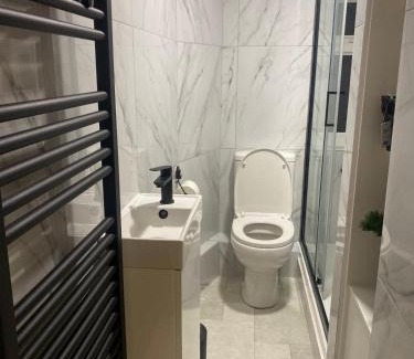 Mersham House | Cottage ideal for le shuttle and Designer Outlet