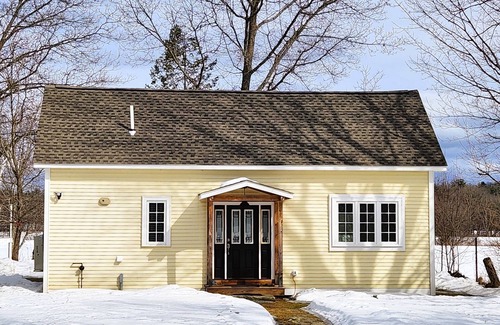 Contoocook Cottage | Cottage in Charming Contoocook Village. Ideal for Staycations and Remote Work