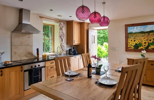 Eglwysbach House | Cottage in Conwy with Hot Tub & Mountain Views