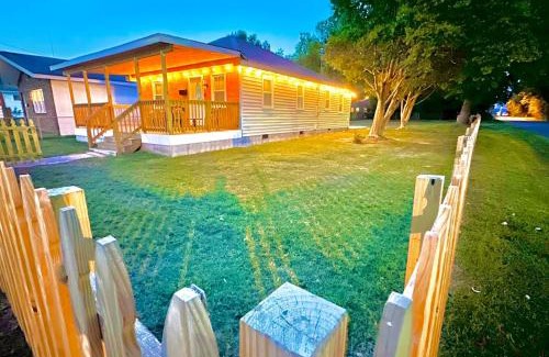 Issue House | Cottage in Heart of Colonial Beach, 7 Mins Walk to the Beach