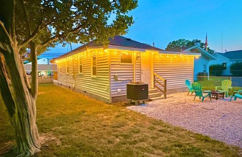 Issue House | Cottage in Heart of Colonial Beach, 7 Mins Walk to the Beach