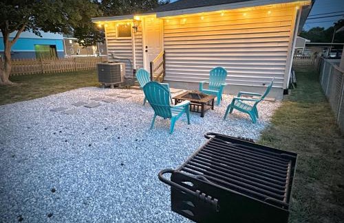 Issue House | Cottage in Heart of Colonial Beach, 7 Mins Walk to the Beach