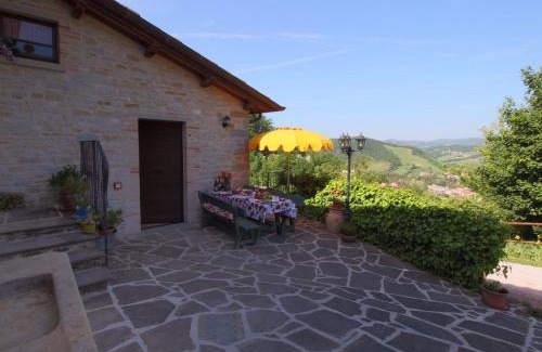 Apecchio House | Cottage in Marche near Ski Slopes
