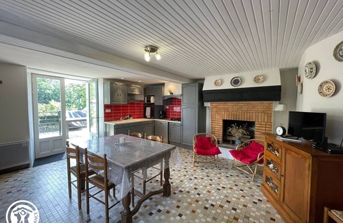 Vouvant Cottage | Cottage in medieval Vouvant with private parking, 4 bedrooms