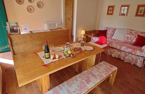 Montelabbate House | Cottage in Montelabbate with Pool & Forest