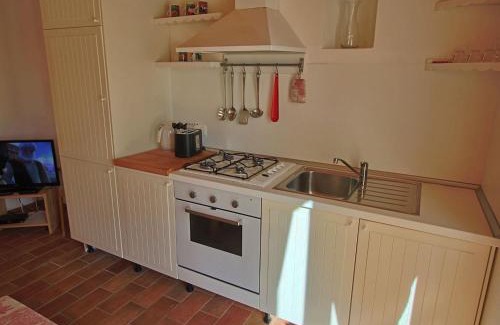 Montelabbate House | Cottage in Montelabbate with Pool & Forest