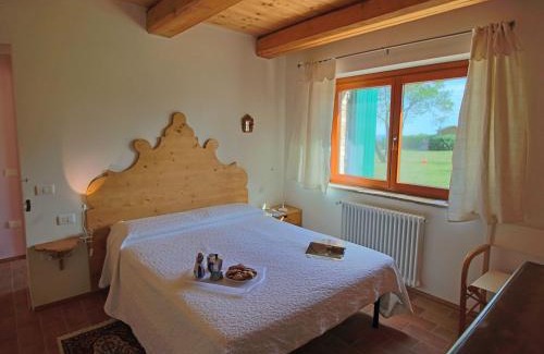 Montelabbate House | Cottage in Montelabbate with Pool & Forest
