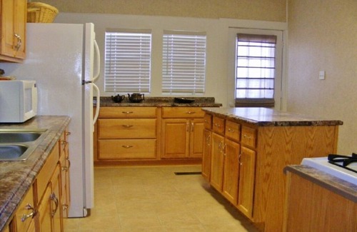 Mount Ida House | Cottage in Mount Ida, Arkansas. Three blocks from town square.