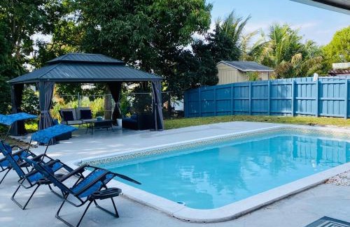 Miami Gardens House | Cottage in the Gardens!