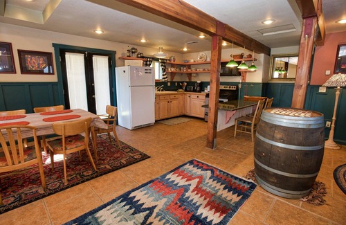 McCall House | Cottage Inn - Heart of Downtown McCall - Sleeps 4 - Walk to Restaurants - Lake and Beach