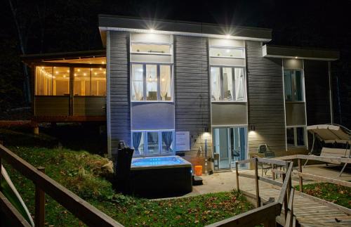 Chertsey Ski Chalet | Cottage le Cerf (modern, spa, BBQ, accès lac Lili)