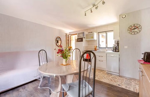 Les Cotes de Corps House | Cottage 'Le P'tit' with Lake View, Private Terrace and Wi-Fi