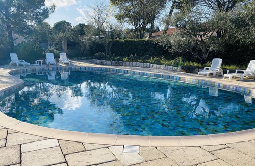 Lorgues Cottage | Cottage "Location, Piscine, Animaux, Jardin" with Shared Pool, Private Terrace & Wi-Fi