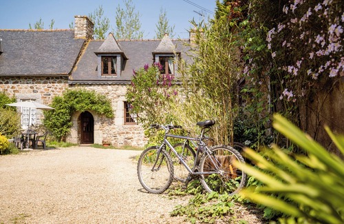 Pommerit-le-Vicomte House | Cottage "Manoir 16ème Siècle Proche Paimpol" with Private Terrace, Private Garden & Wi-Fi