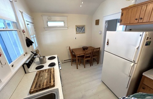 North End Cottage | Cottage near beach and boards!