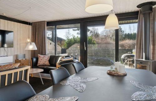 Arnager House | Cottage Near Idyllic & Peaceful Sandy Beach