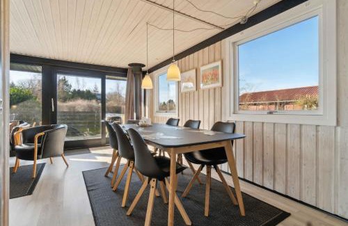 Arnager House | Cottage Near Idyllic & Peaceful Sandy Beach