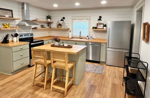 Columbus Cottage | Cottage on 3 acres, just minutes from Golden Triangle Industrial park