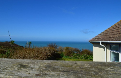 Mullion House | Cottage on coastpath, dogs welcome, includes Hotel indoor pool gym and tennis