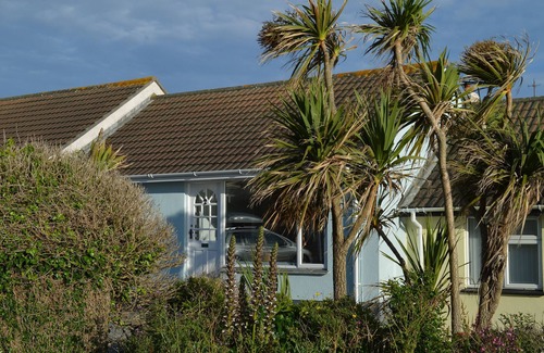 Mullion House | Cottage on coastpath, dogs welcome, includes Hotel indoor pool gym and tennis