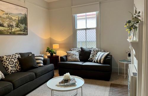 Bathurst House | Cottage on Manilla - Bathurst - Centrally located