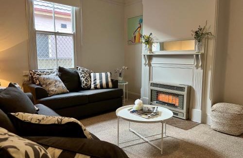 Bathurst House | Cottage on Manilla - Bathurst - Centrally located