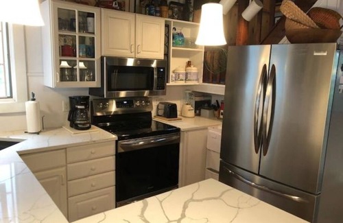 Saratoga Springs Cottage | Cottage on Saratoga Lake within 10 minutes to Race Track and Broadway Avenue