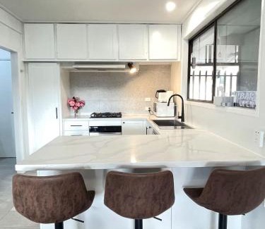 Myrtleford House | Cottage on The Hill