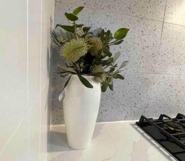 Myrtleford House | Cottage on The Hill