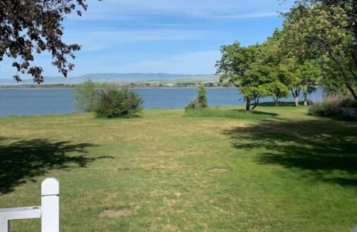 Springfield House | Cottage on the Lake