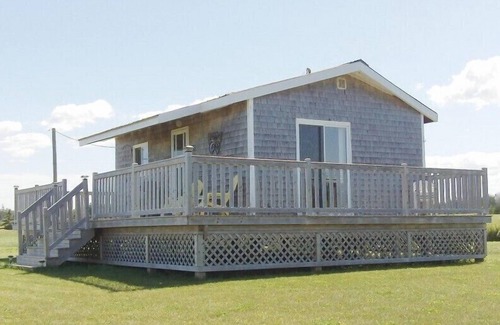 Morell Cottage | Cottage Overlooking Sandy Beach - St. Peter's Harbour