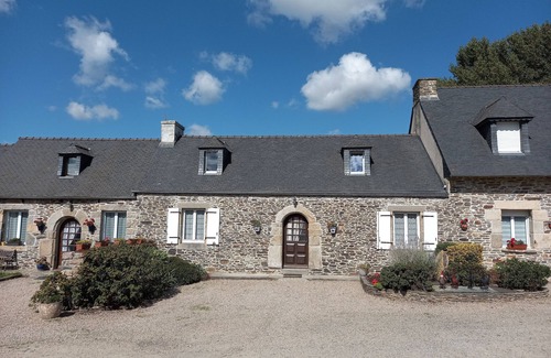 Garlan House | Cottage 'Penty's Iroise 4' with Shared Terrace