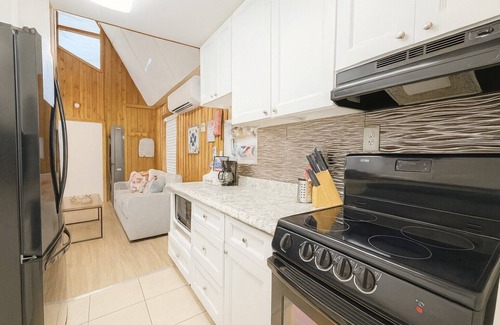 Vacation Village House | Cottage-Pvt lake & pool access Near Disney w/porch