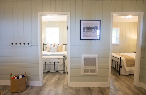 Muskegon House | Cottage Retreat Scenic Drive Resort 6