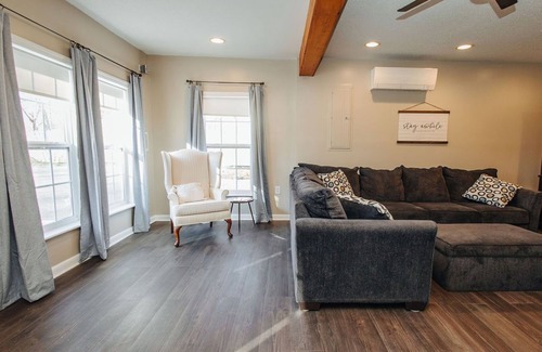 Marion Cottage | Cottage, River Front, Private in Central Location