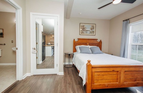 Marion Cottage | Cottage, River Front, Private in Central Location